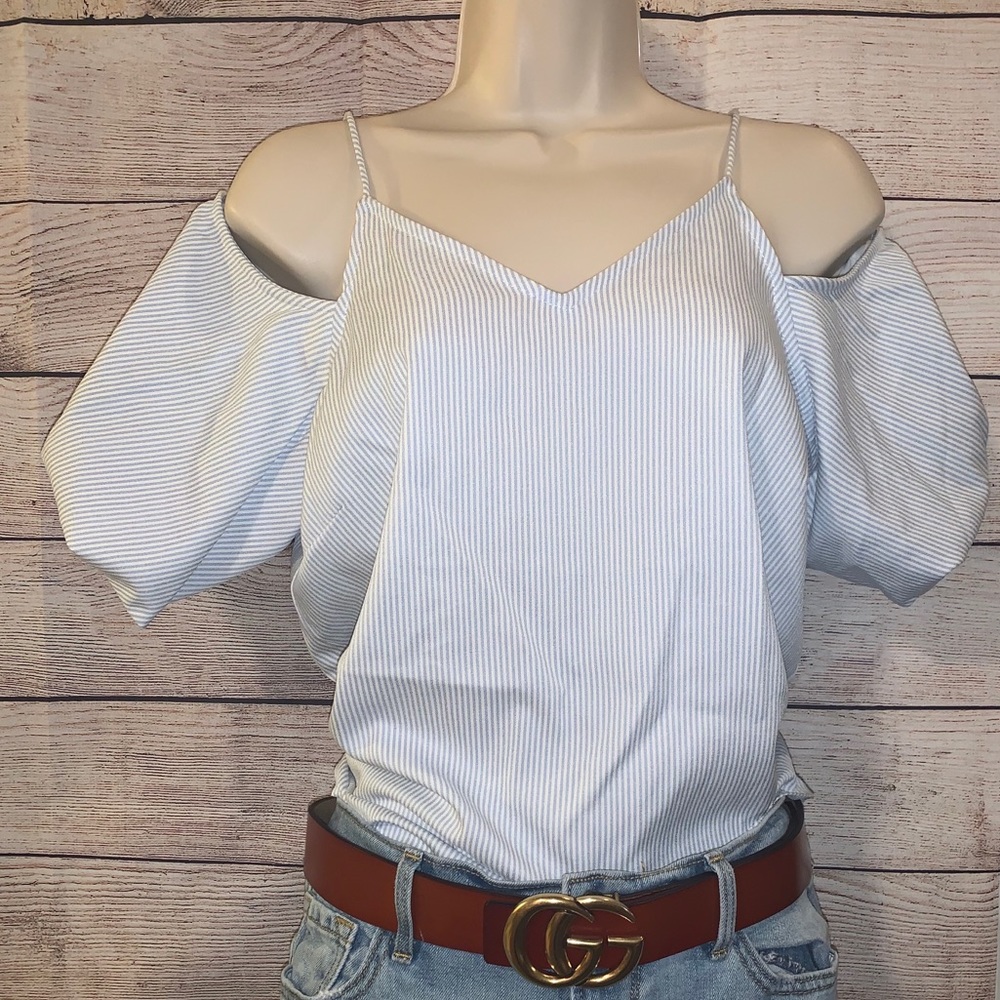 NWT. OFF SHOULDER TOP